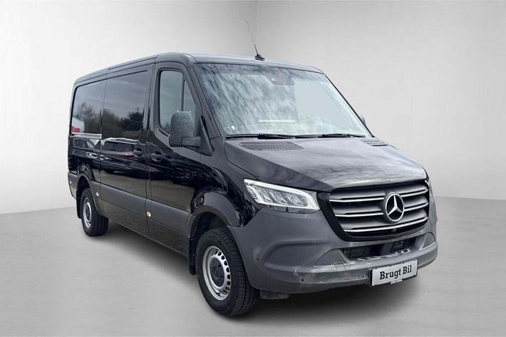 Sort Mercedes Sprinter 319 fra 2022