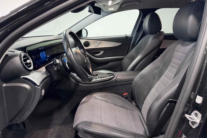 Grå Mercedes E300 de fra 2021