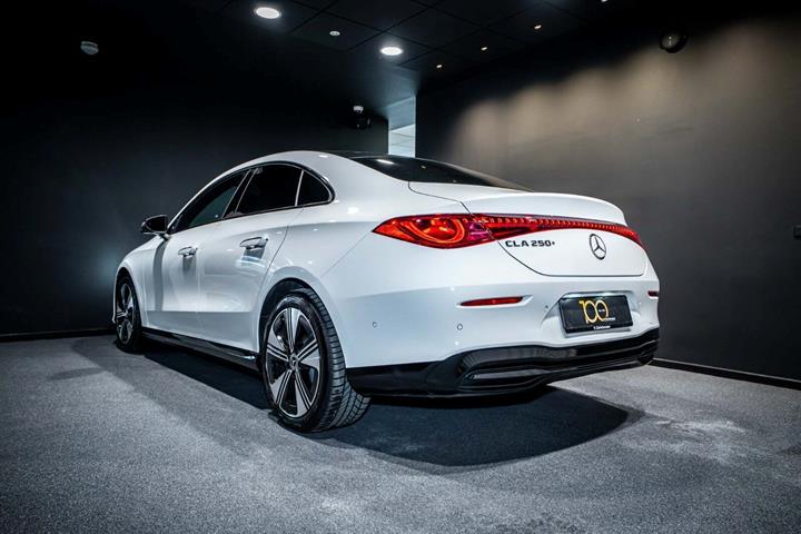 Hvid Mercedes CLA250+ fra 2025