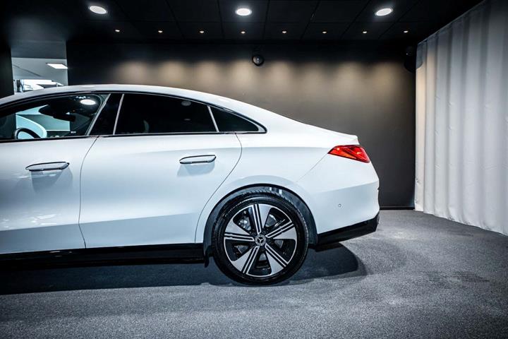 Hvid Mercedes CLA250+ fra 2025