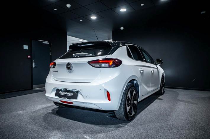 Hvid Opel Corsa-e fra 2023