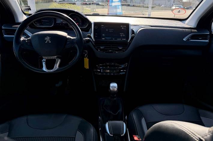 Sort Peugeot 2008 fra 2019