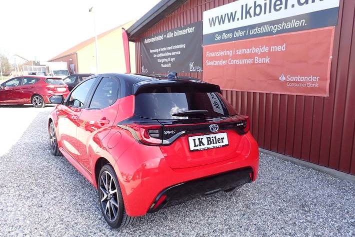 Rød Toyota Yaris fra 2020