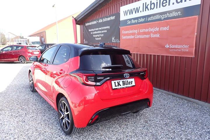 Rød Toyota Yaris fra 2020