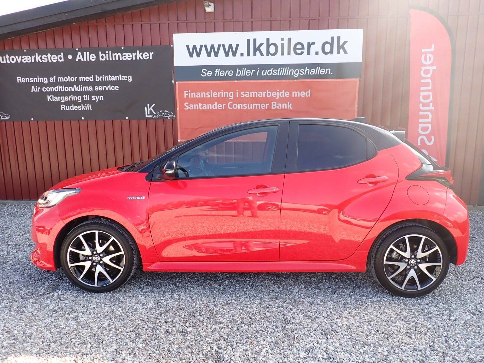 Rød Toyota Yaris fra 2020