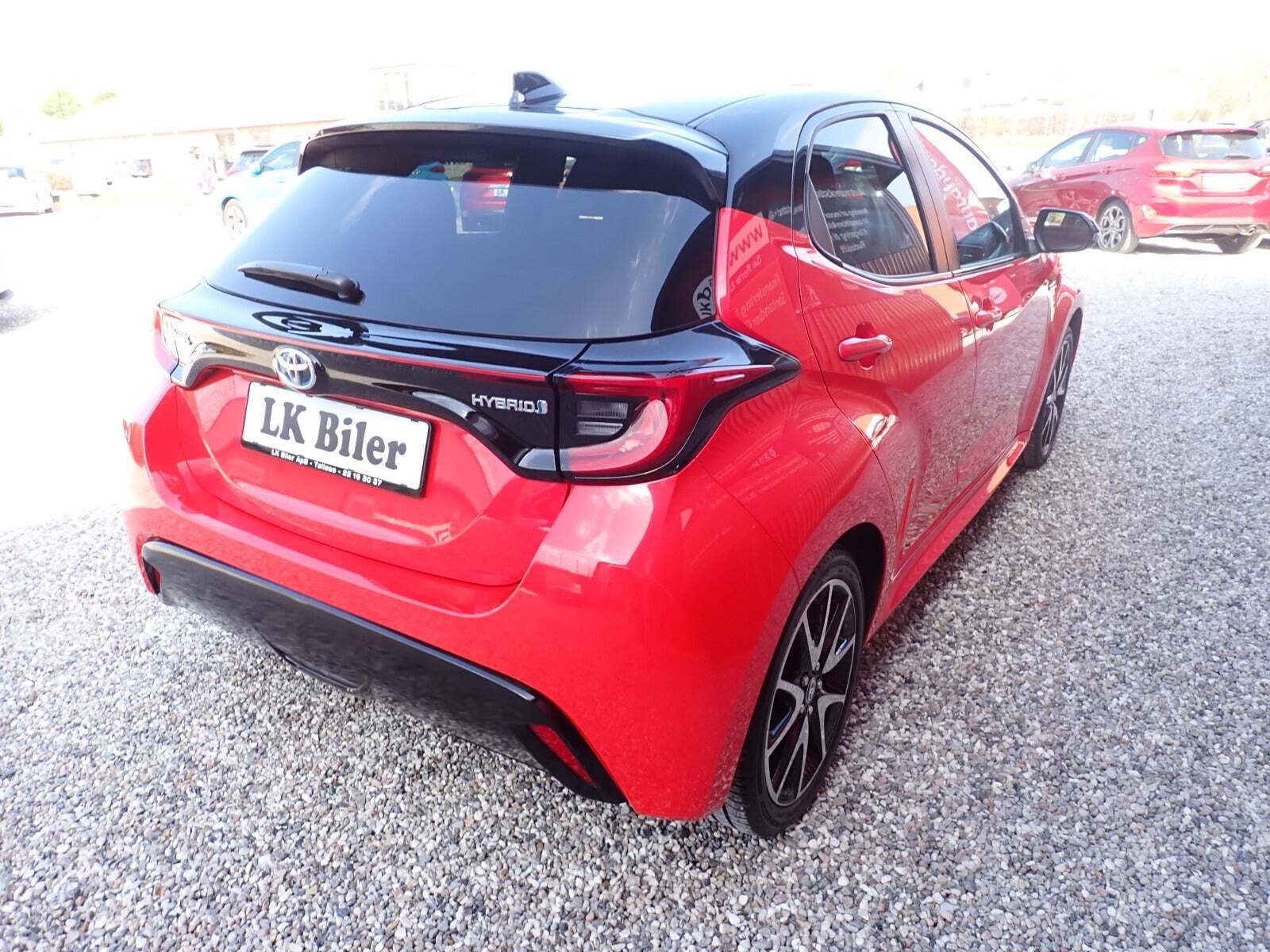 Rød Toyota Yaris fra 2020