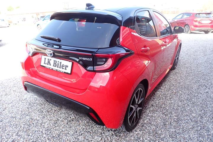 Rød Toyota Yaris fra 2020