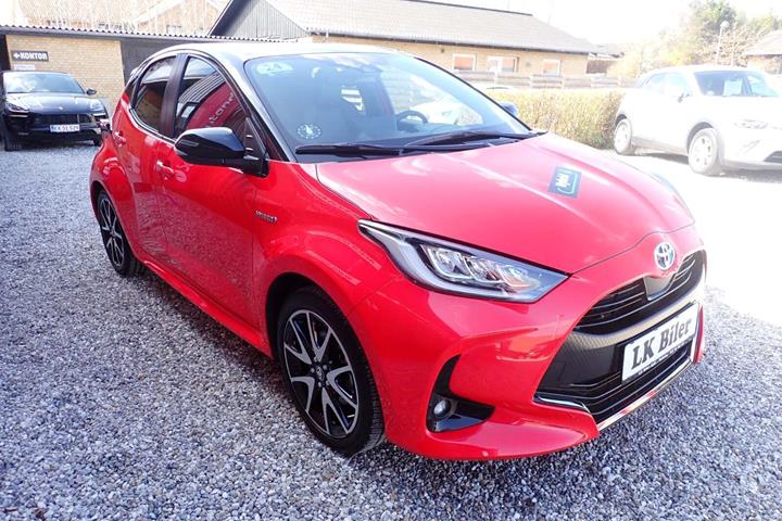 Rød Toyota Yaris fra 2020