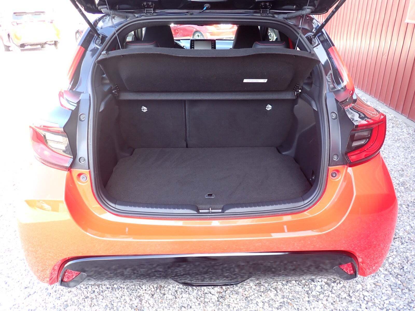 Rød Toyota Yaris fra 2020