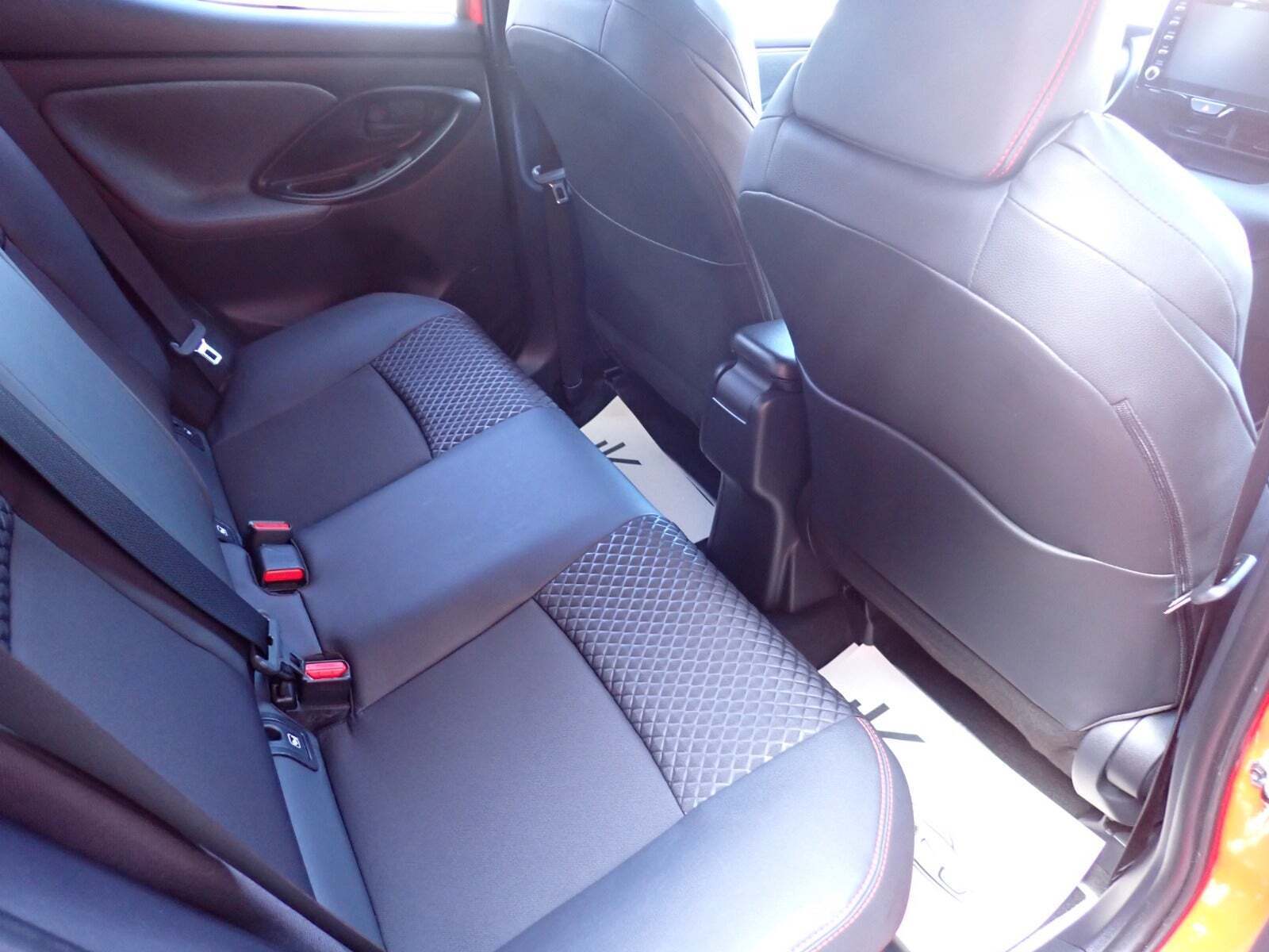 Rød Toyota Yaris fra 2020