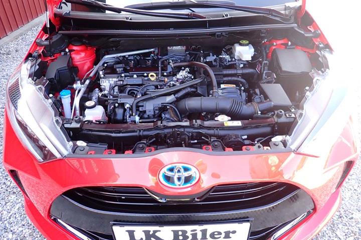 Rød Toyota Yaris fra 2020