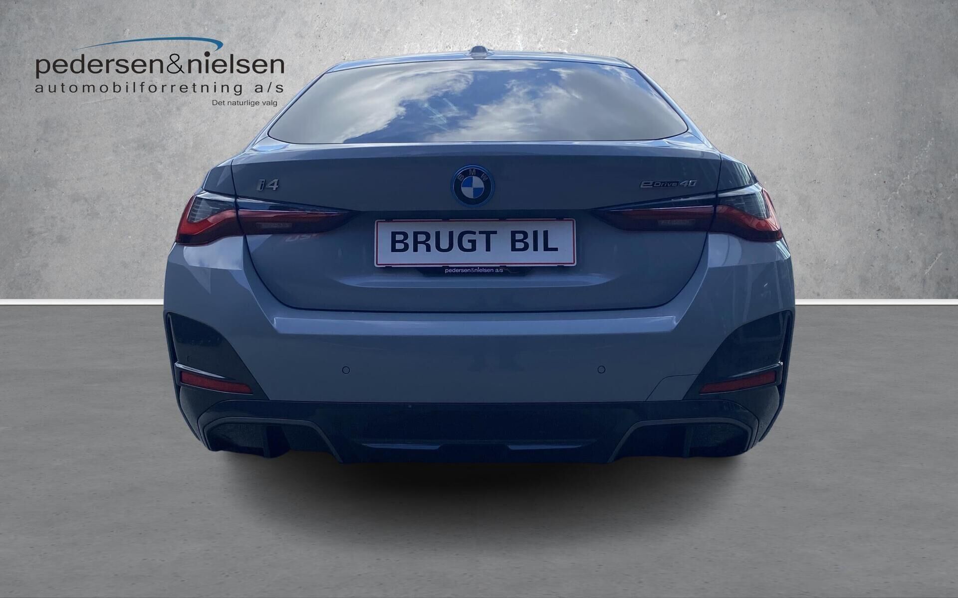 Grå BMW i4 fra 2025