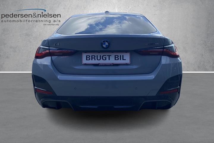 Grå BMW i4 fra 2025