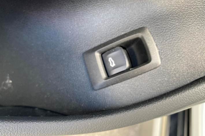 Grå BMW i4 fra 2025