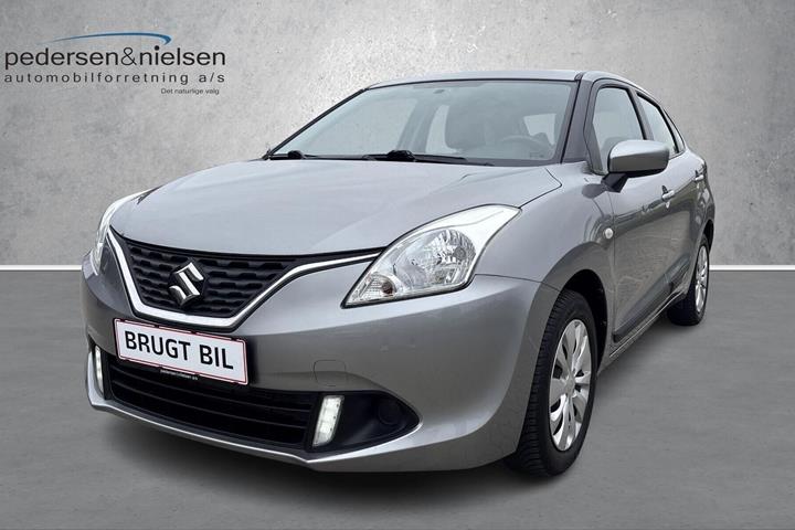 Grå Suzuki Baleno fra 2018 set udefra