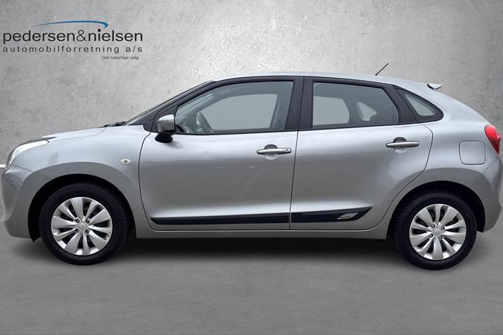 Grå Suzuki Baleno fra 2018