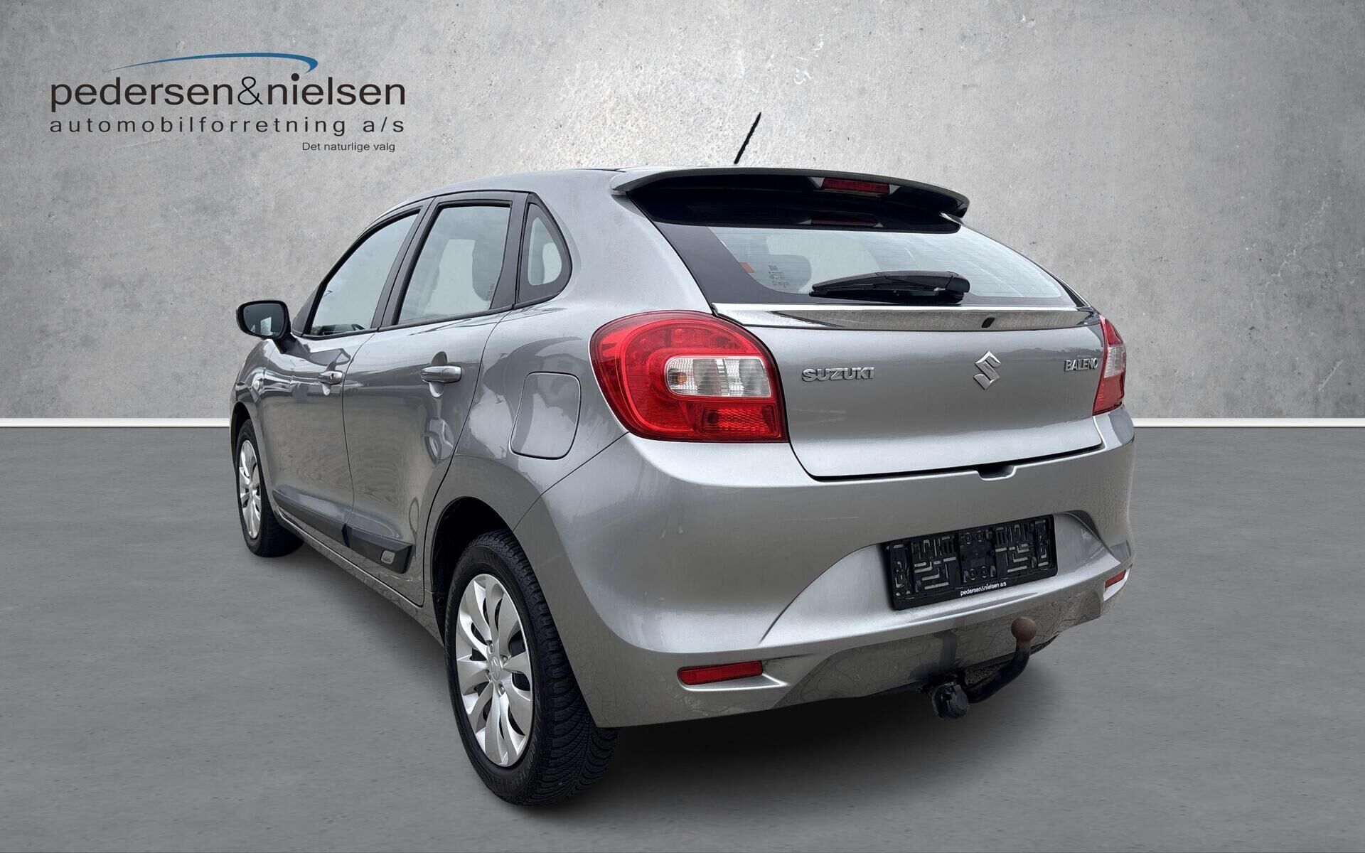 Grå Suzuki Baleno fra 2018