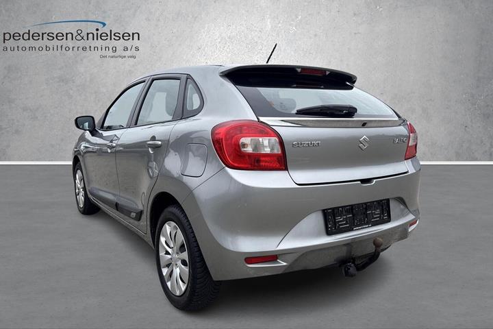 Grå Suzuki Baleno fra 2018