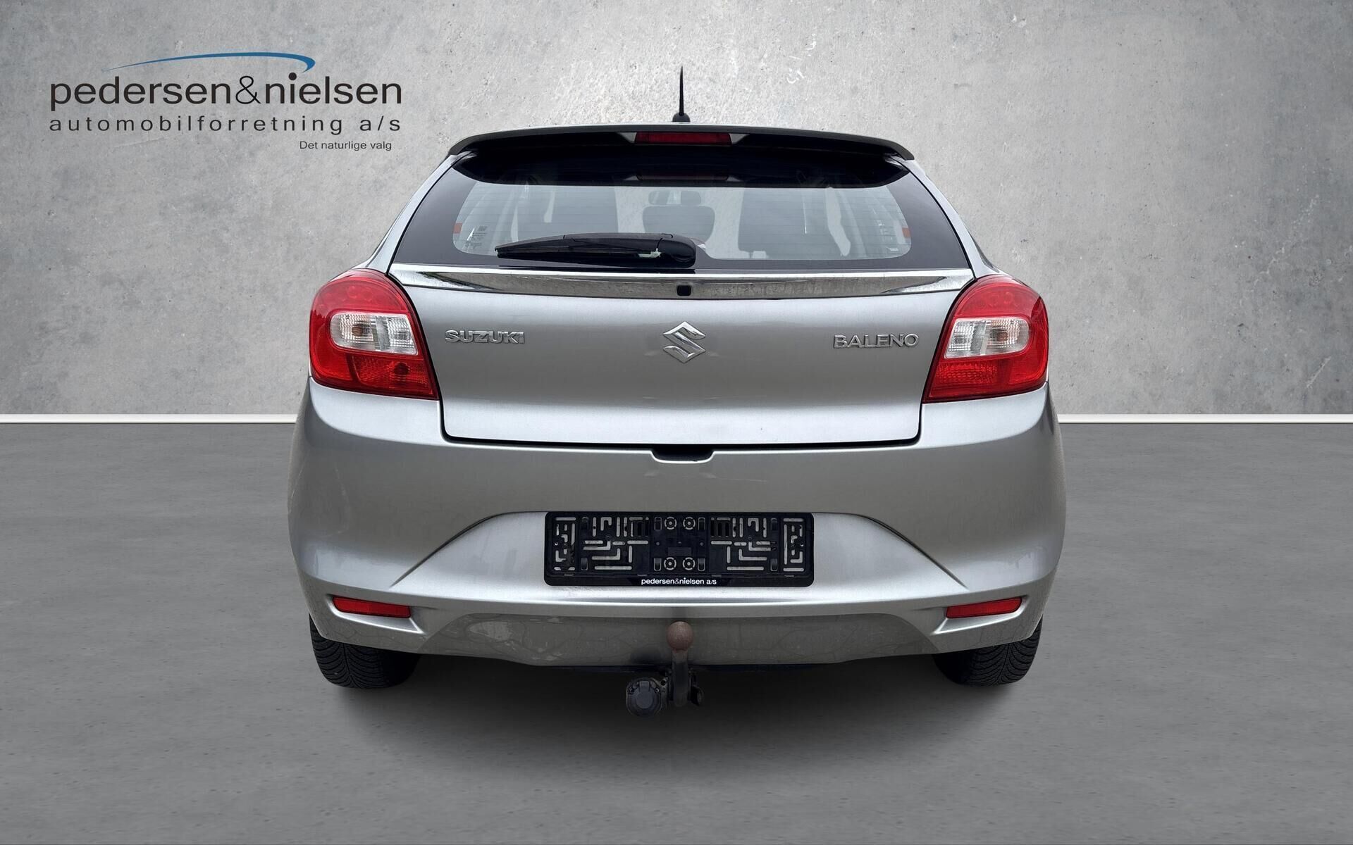 Grå Suzuki Baleno fra 2018