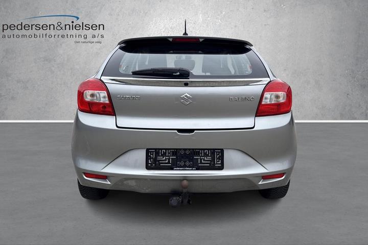 Grå Suzuki Baleno fra 2018