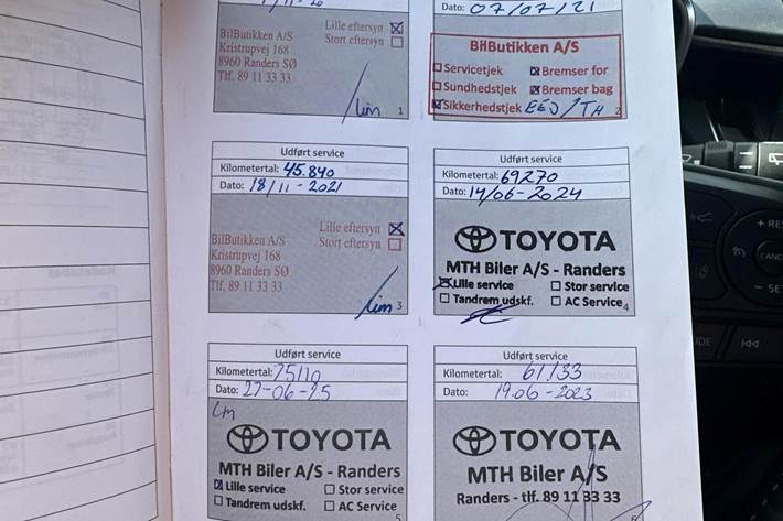 Sølv Toyota Corolla fra 2020