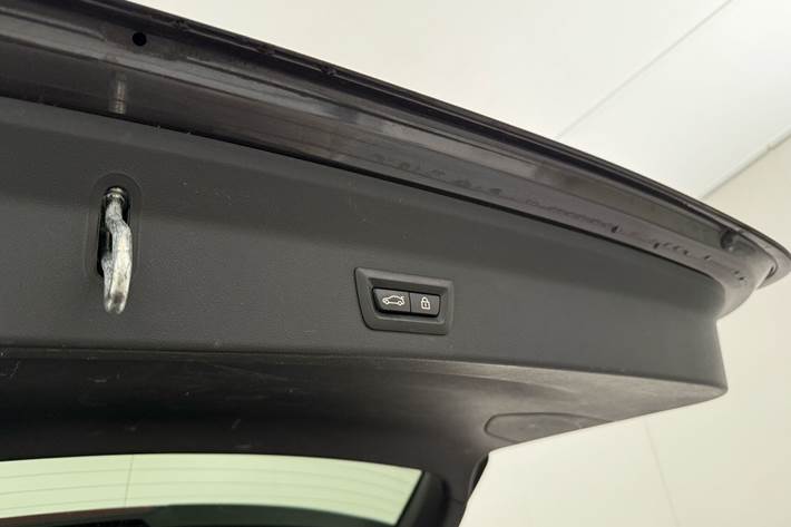 Grå BMW iX3 fra 2021