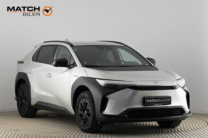 Sølv Toyota BZ4X fra 2023