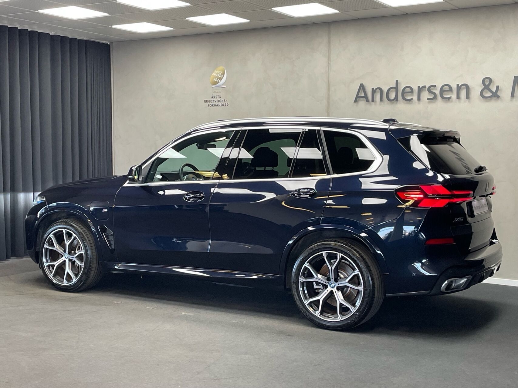 Sort BMW X5 fra 2023