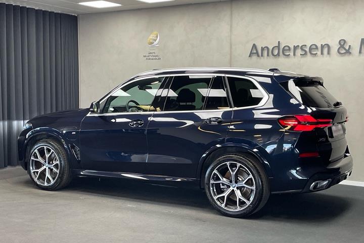 Sort BMW X5 fra 2023