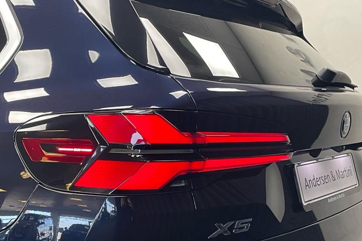 Sort BMW X5 fra 2023