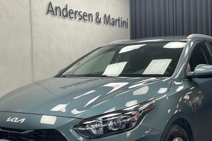 Grå Kia Ceed fra 2023