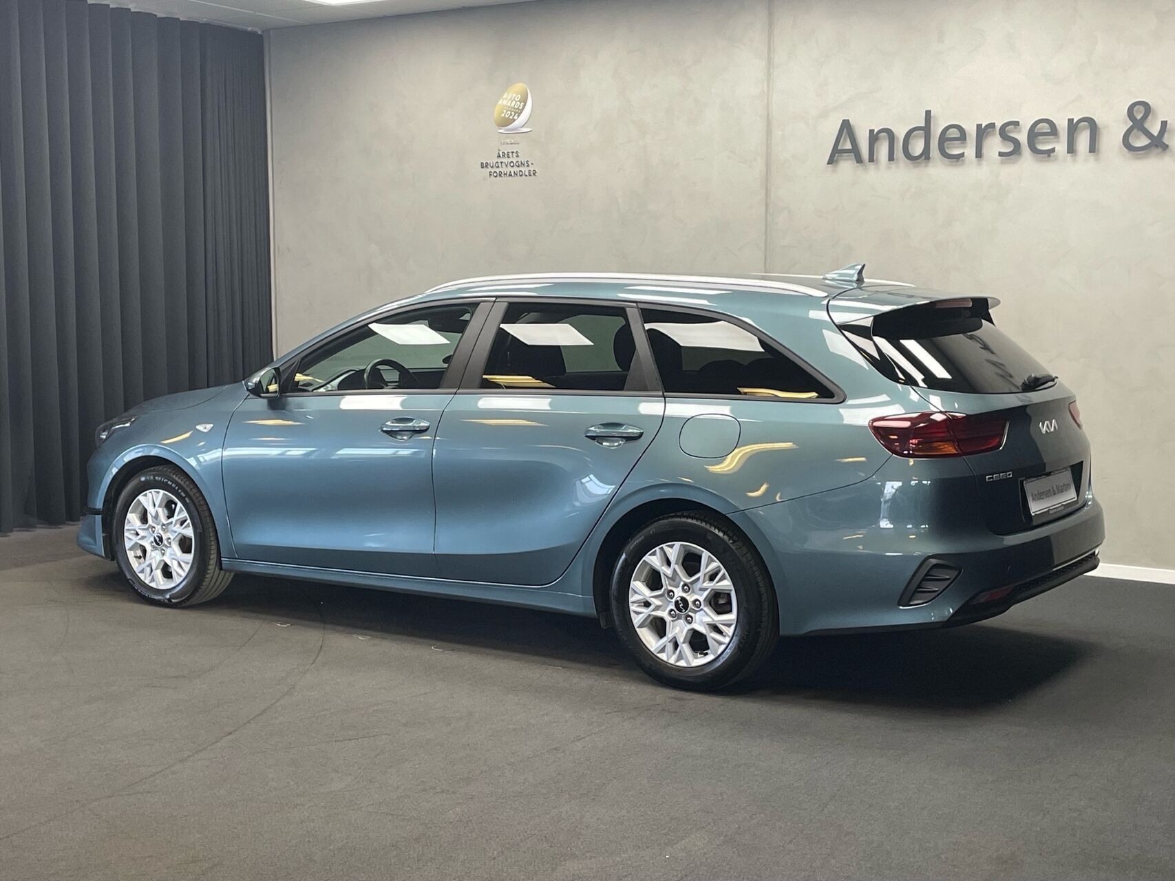 Grå Kia Ceed fra 2023