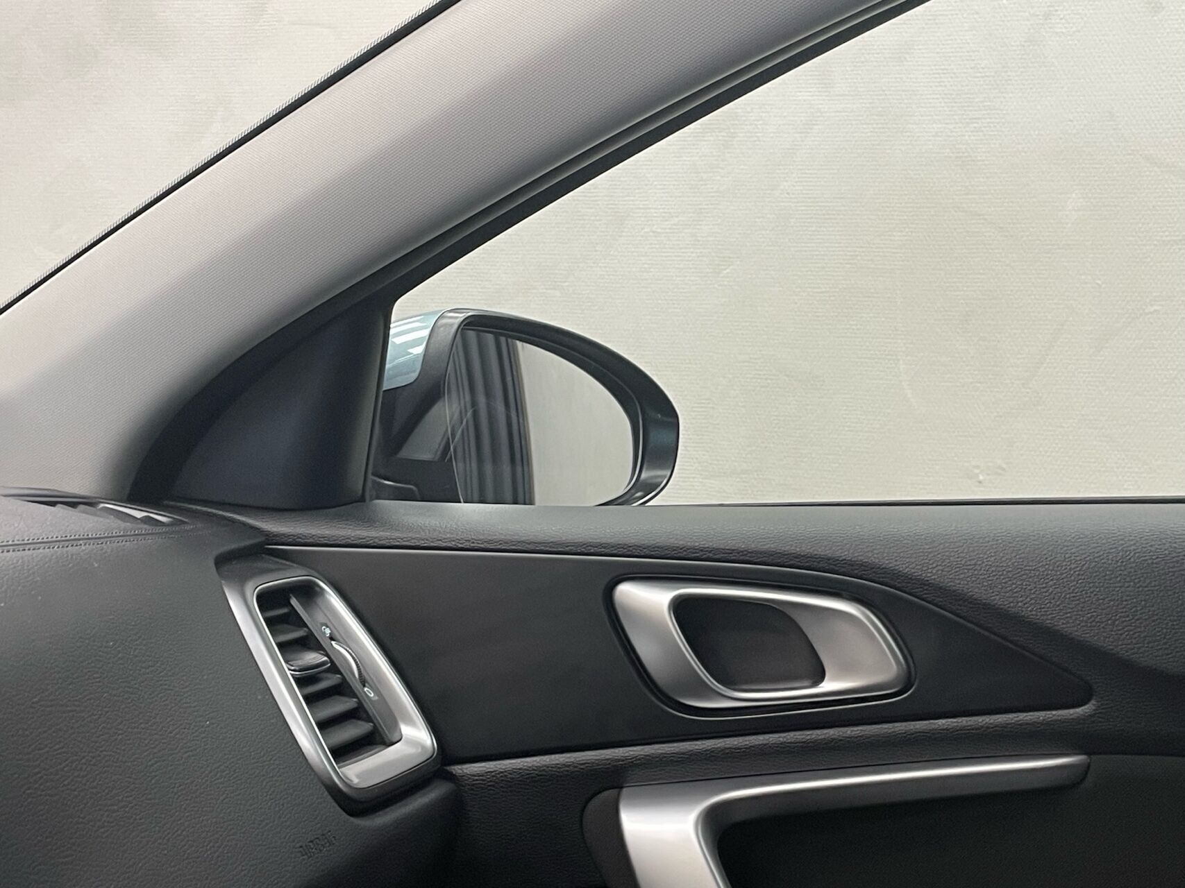 Grå Kia Ceed fra 2023