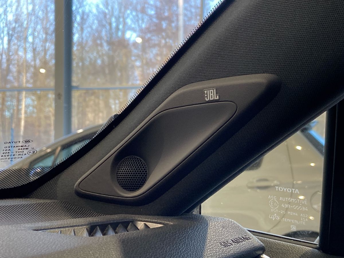 Hvid Toyota RAV4 Plug-in fra 2020