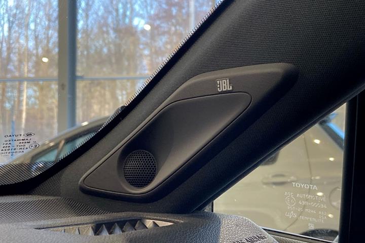 Hvid Toyota RAV4 Plug-in fra 2020
