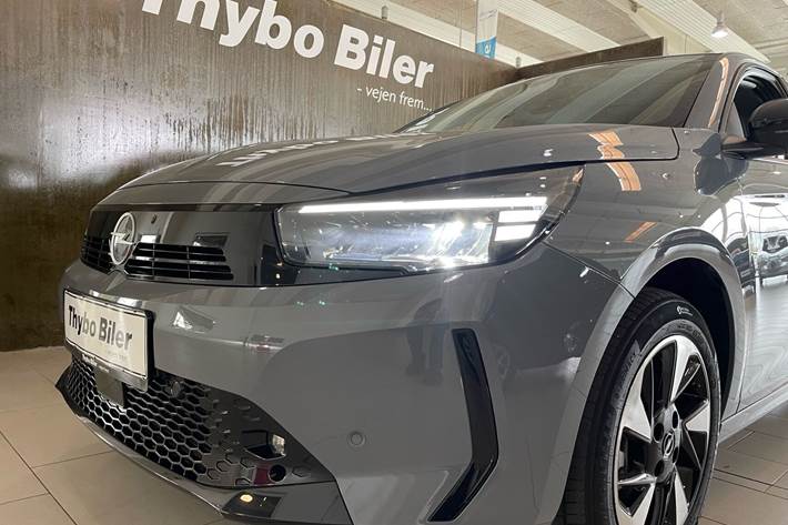 Grå Opel Corsa-e fra 2024