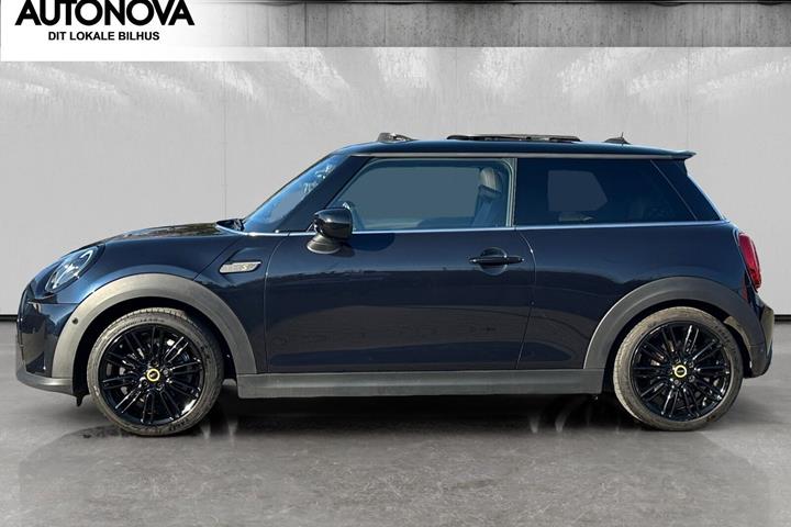 Blå Mini Cooper fra 2023