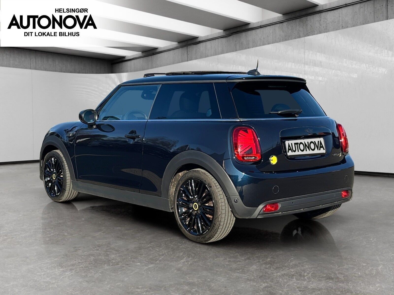 Blå Mini Cooper fra 2023