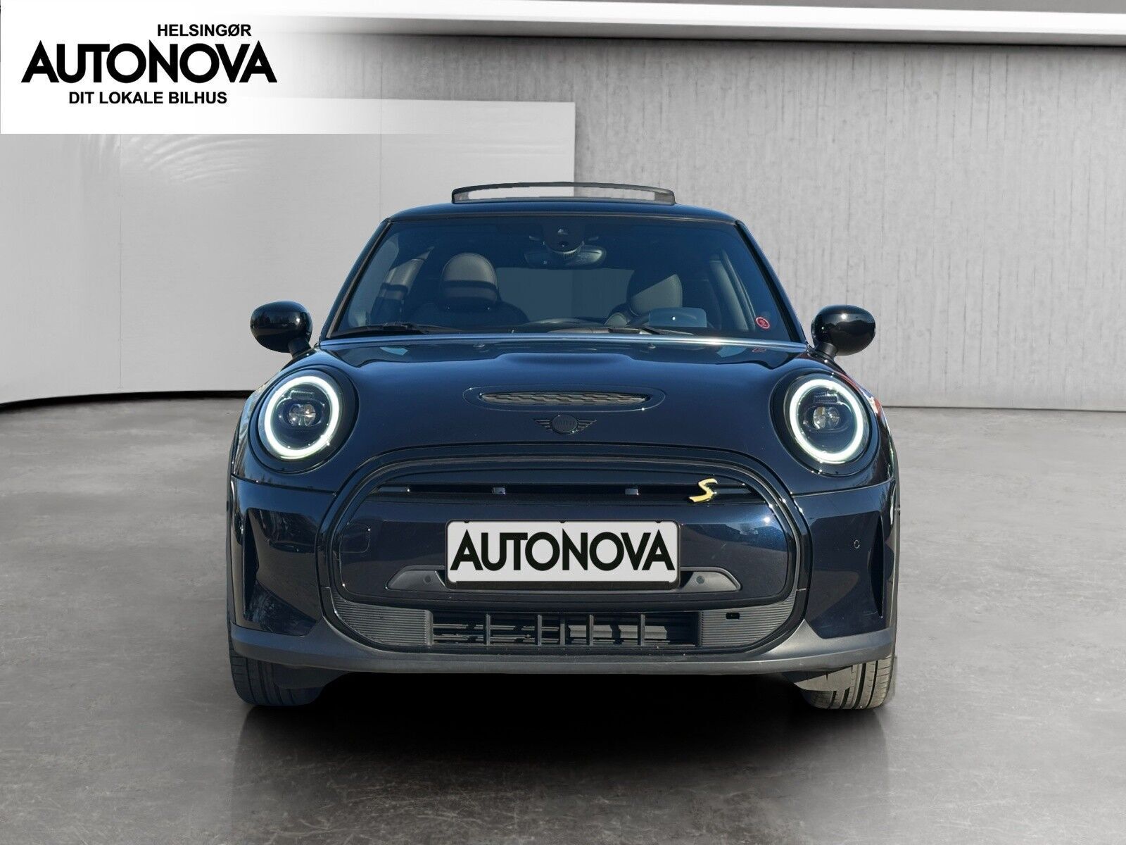 Blå Mini Cooper fra 2023