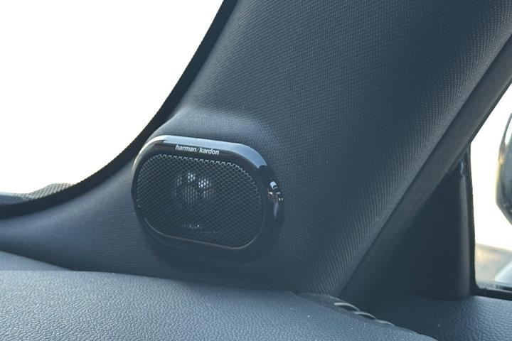 Blå Mini Cooper fra 2023