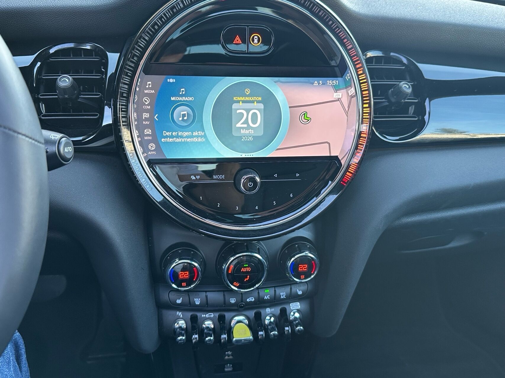 Blå Mini Cooper fra 2023