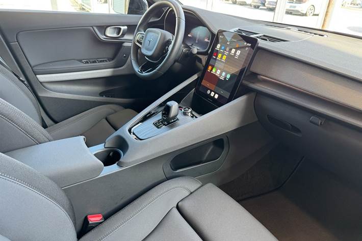 Sort Polestar 2 fra 2025