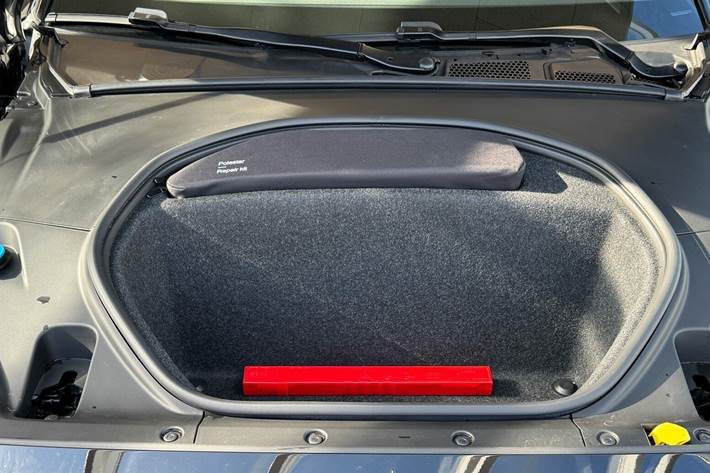 Sort Polestar 2 fra 2025