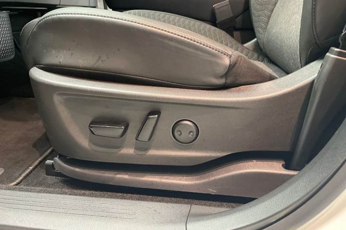 Hvid Nissan Ariya fra 2025