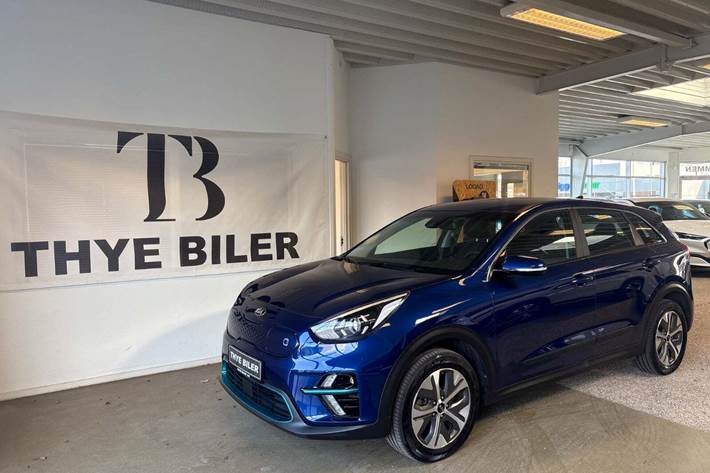 Blå Kia e-Niro fra 2021 set udefra