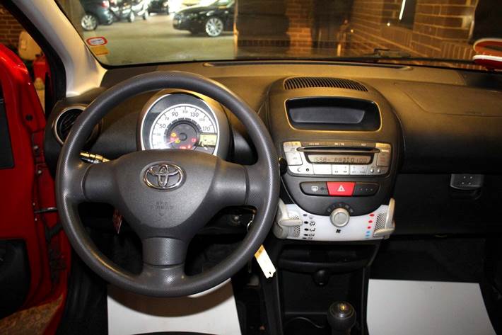 Rød Toyota Aygo fra 2012