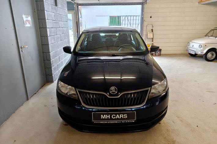 Gul Skoda Rapid fra 2014