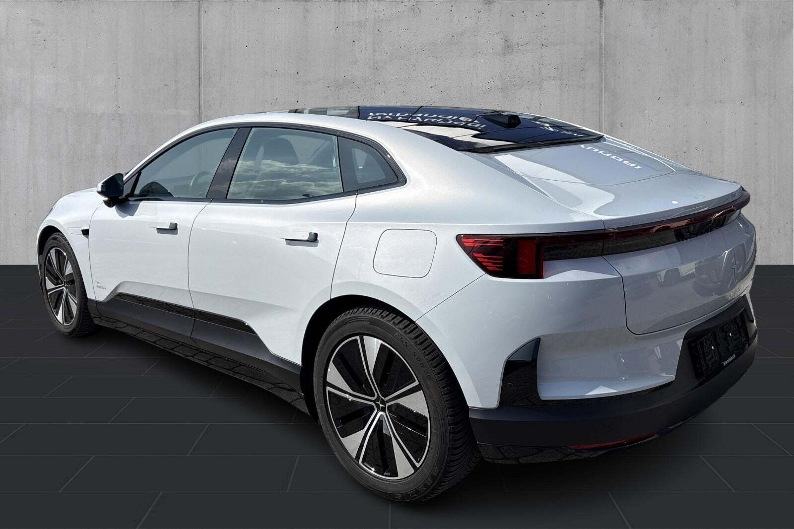 Hvid Polestar 4 fra 2024