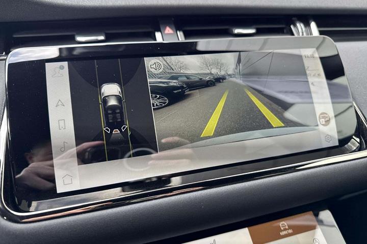 Hvid Land Rover Range Rover evoque fra 2023