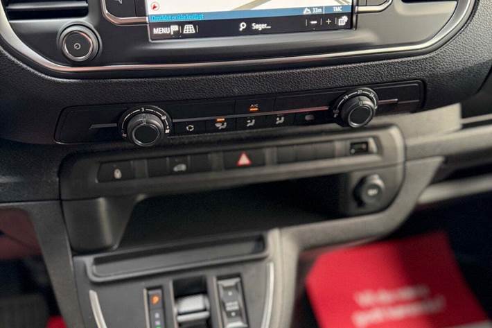 Hvid Opel Vivaro-e fra 2025